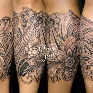 ペイズリー柄のガールズタトゥー