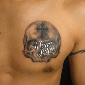 顎なしスカルのタトゥー