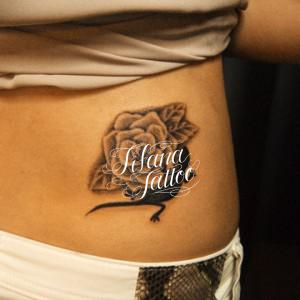 薔薇と蜥蜴のタトゥー