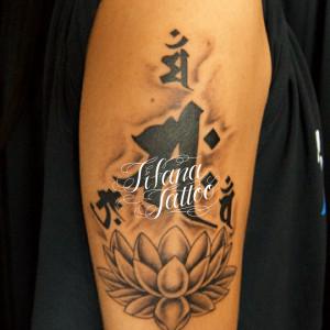 梵字と蓮のタトゥー