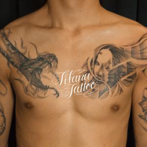 蛇と能面の刺青作品