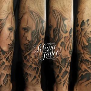 クラウンガールのチカーノ・タトゥー