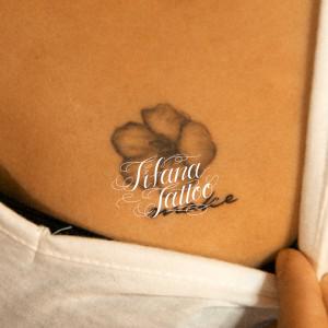 プルメリアのワンポイントタトゥー