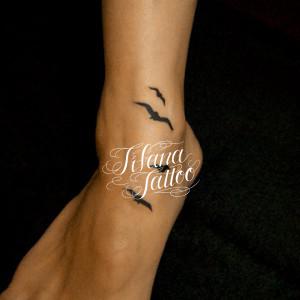 鳥のシルエット・タトゥー