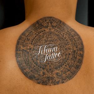 太陽の石のタトゥー