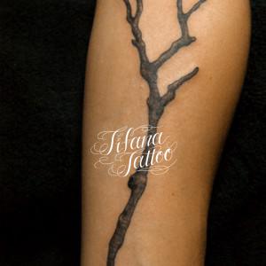 小枝のタトゥー