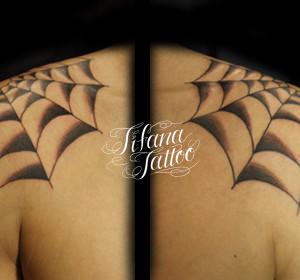 シンメトリー・スパイダーウェブ・タトゥー