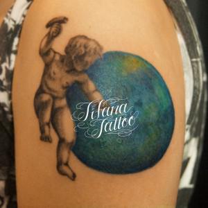 天使と地球のタトゥー