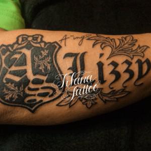 ロゴのタトゥー