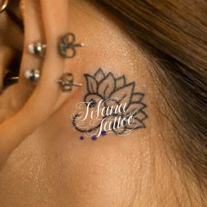 蓮のワンポイントタトゥー