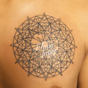 幾何学模様のタトゥー