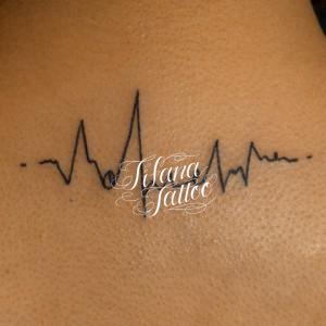 心電図のタトゥー