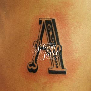 アルファベット・タトゥー