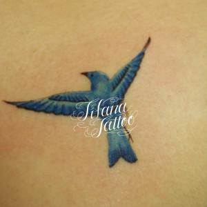 青い鳥のガールズタトゥー