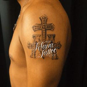 不思議のメダイのタトゥー