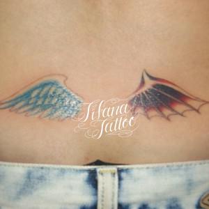 悪魔と天使の翼のタトゥー