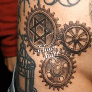 歯車のタトゥー