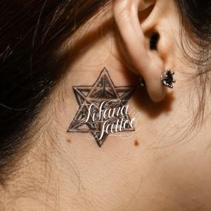 六芒星のワンポイントタトゥー