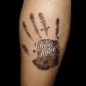 手形のタトゥー