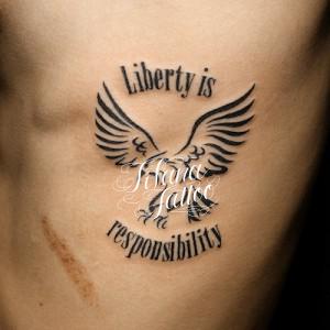 イーグル・トライバル｜文字のタトゥー