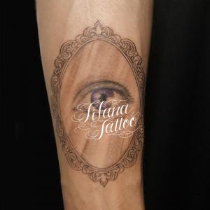 鏡|目のタトゥー