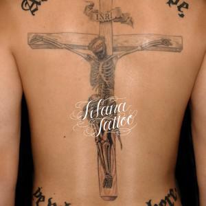 スカル|磔刑のタトゥー