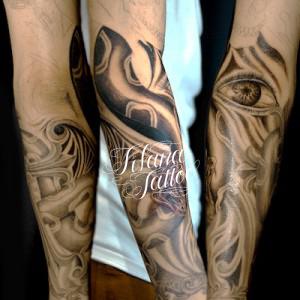 製作中のフルスリーブ・タトゥー