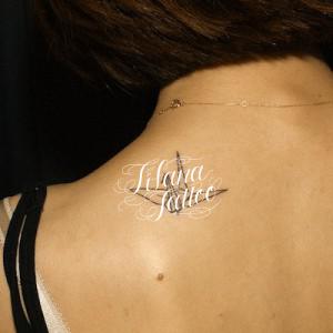 折り鶴のワンポイントタトゥー