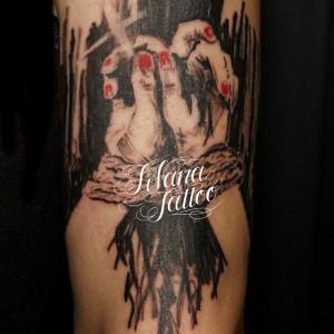 縛られた手のタトゥー|持込デザイン