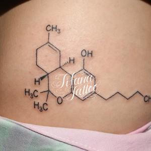 元素記号のタトゥー