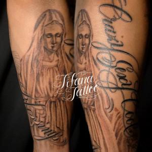 マリア様|文字のタトゥー