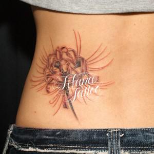 彼岸花のガールズタトゥー