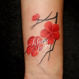 梅の花のタトゥー