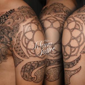 幾何学模様と獏のタトゥー