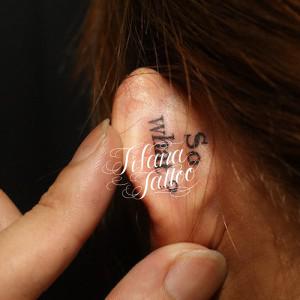 文字のワンポイントタトゥー