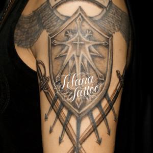 羽|盾|剣のタトゥー