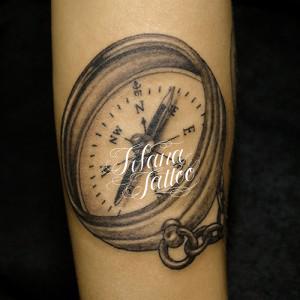 コンパスのタトゥー