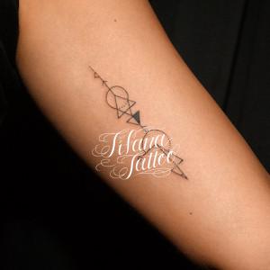 幾何学模様のタトゥー