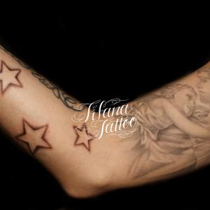 聖母子と星のタトゥー