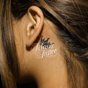 王冠のワンポイントタトゥー