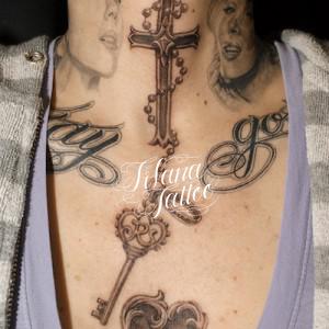 クロス|鍵のタトゥー