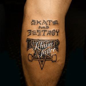 ロゴのタトゥー