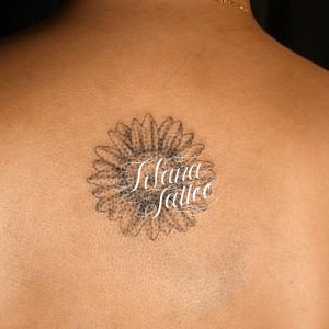 ヒマワリのタトゥー