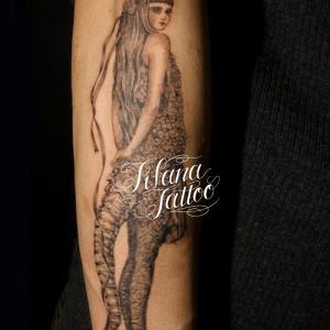 女性のタトゥー