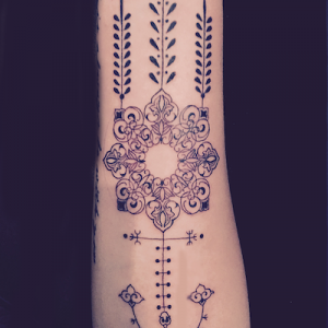 ペルシャ柄の民族調タトゥー