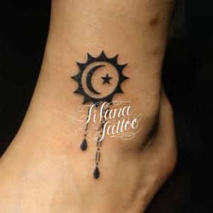 太陽|月|星|ローマ数字のタトゥー