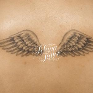 翼のタトゥー