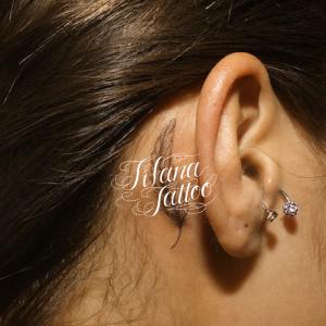 羽のワンポイントタトゥー