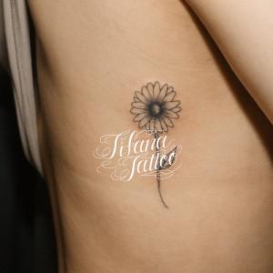 花のラインアート・タトゥー