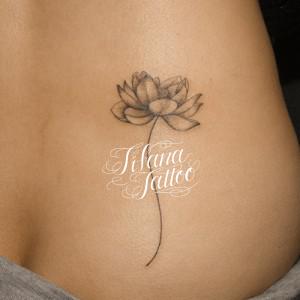 蓮のガールズタトゥー